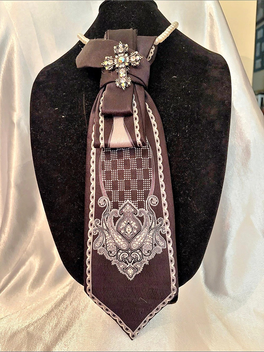 Jeweled Brooch Embellished Statement Tie in Black
